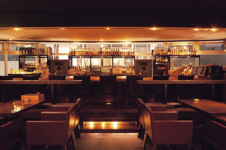 BAR RHYTON